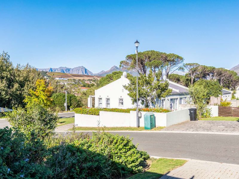 Marvelous 4 Bedroom Home For Sale In Mount Simon Estate - Photo 2