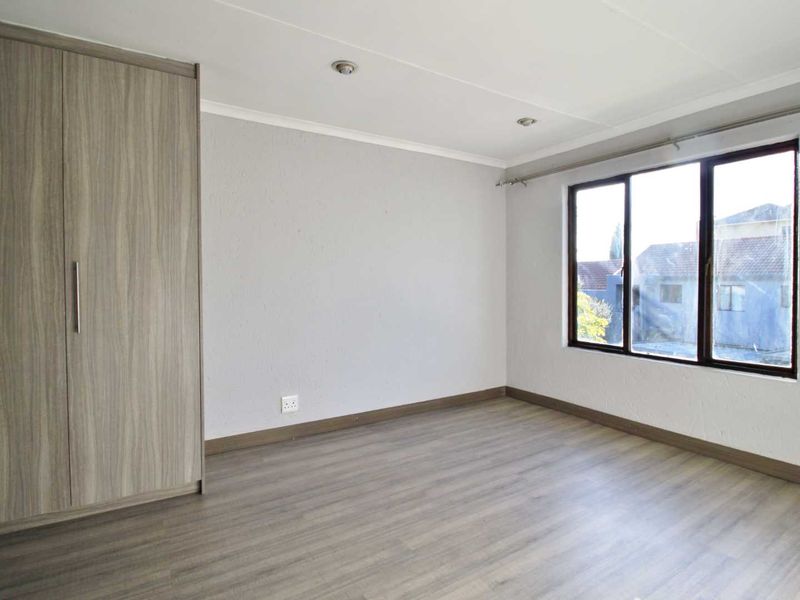 Sunny and spacious - Photo 9
