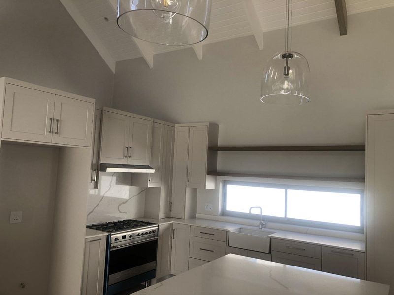 Modern family home for the discerning - Photo 6
