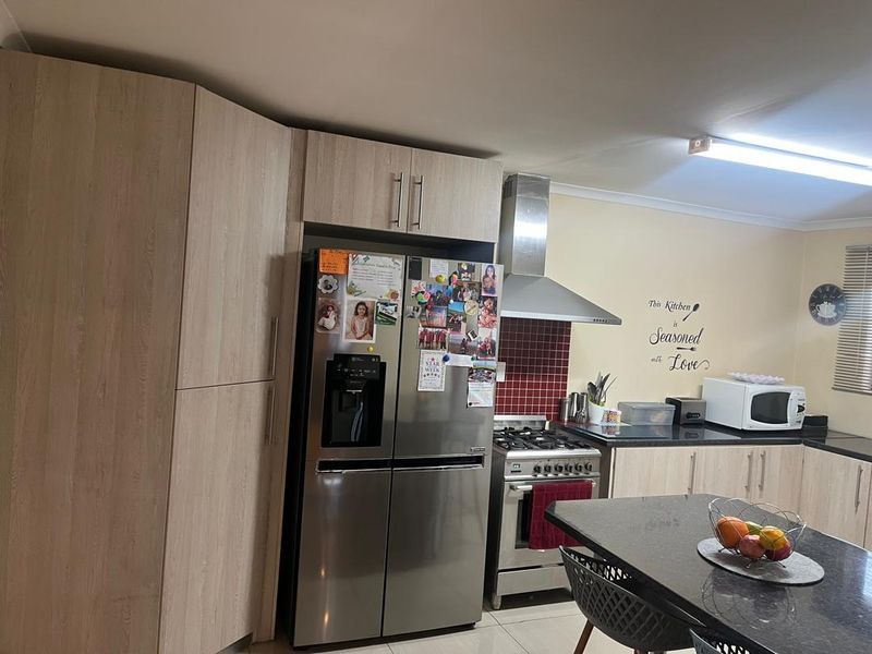 3 Bedroom House For Sale in Pionierspark Ext 1 - Photo 2