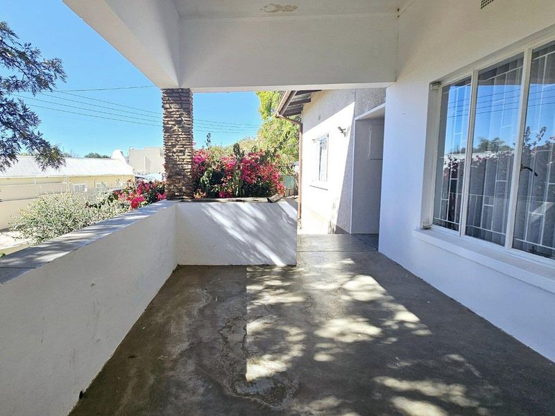 2 Bedroom House FOR SALE in Kleine Windhoek - Photo 7