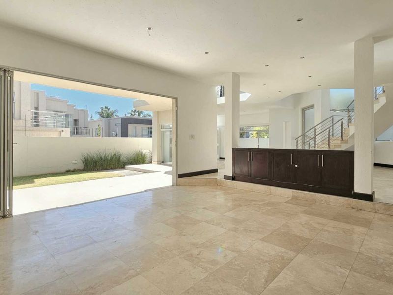 Spacious, Light, Secure 4 Bedroom Sandton Cluster in the Best Location - Photo 6