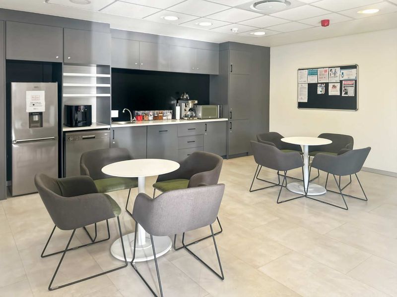 Serviced office space for 15 persons in Regus The Boardwalk - Photo 7