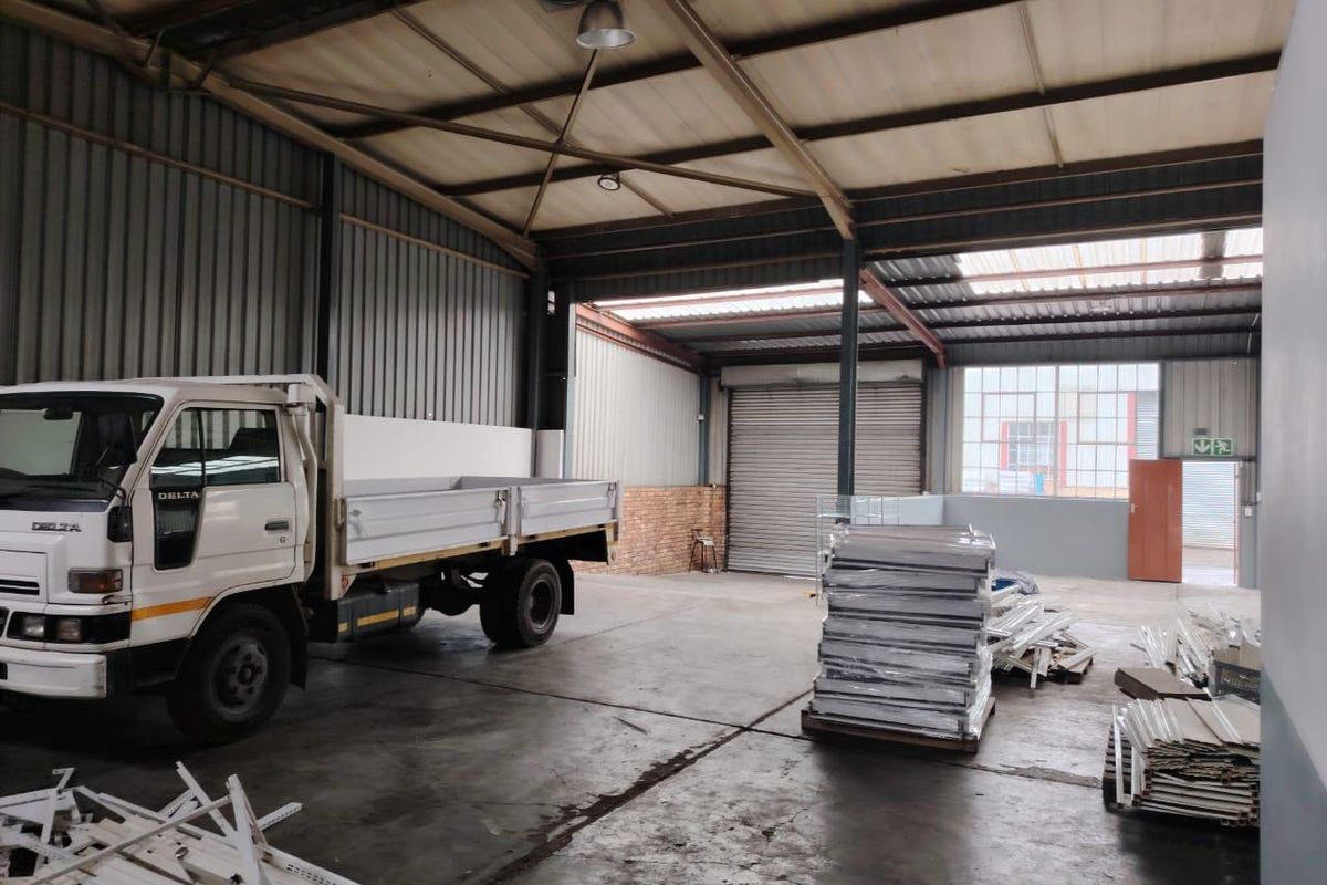 Neat 360m2 Factory to let in Apex - Photo 4