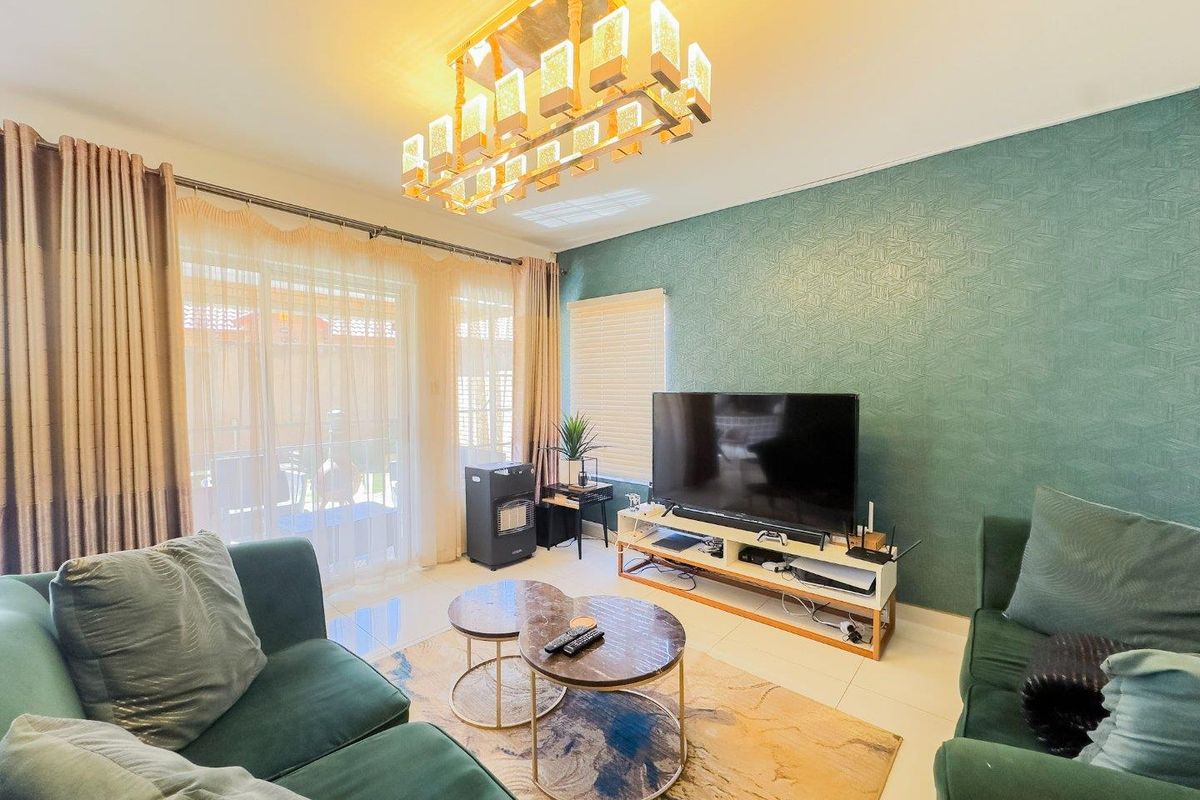 3 Bedroom Duplex with Private Garden - Photo 2