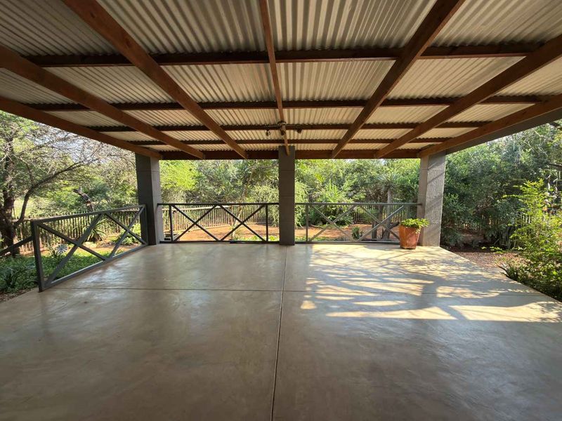 Three bedroom family home up for rental in the popular Hoedspruit Wildlife Estate - Photo 3