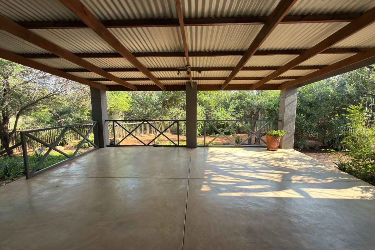 Three bedroom family home up for rental in the popular Hoedspruit Wildlife Estate - Photo 4