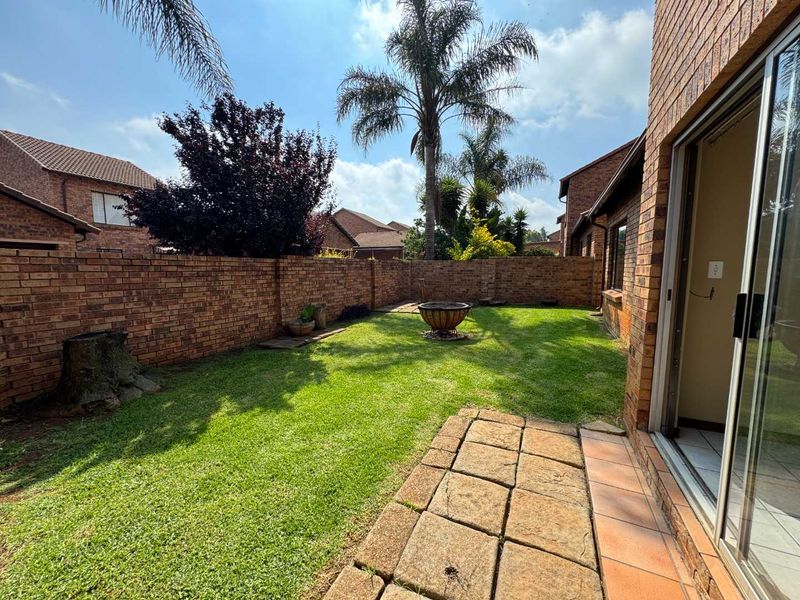 Stunning 3 bedroom townhouse to rent in Weltevredenpark - Photo 6