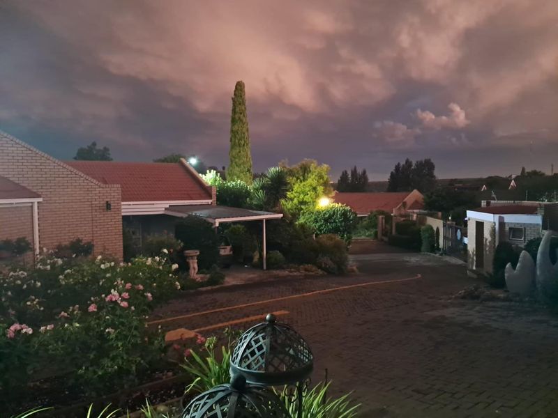 Retire in comfort and sophisticated style - Photo 10