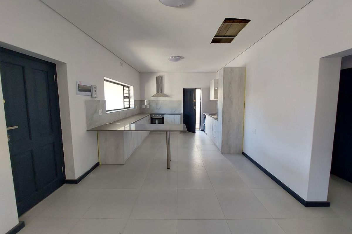 Stunning 2 Bedroom Semi-detached home in Wynberg. - Photo 2