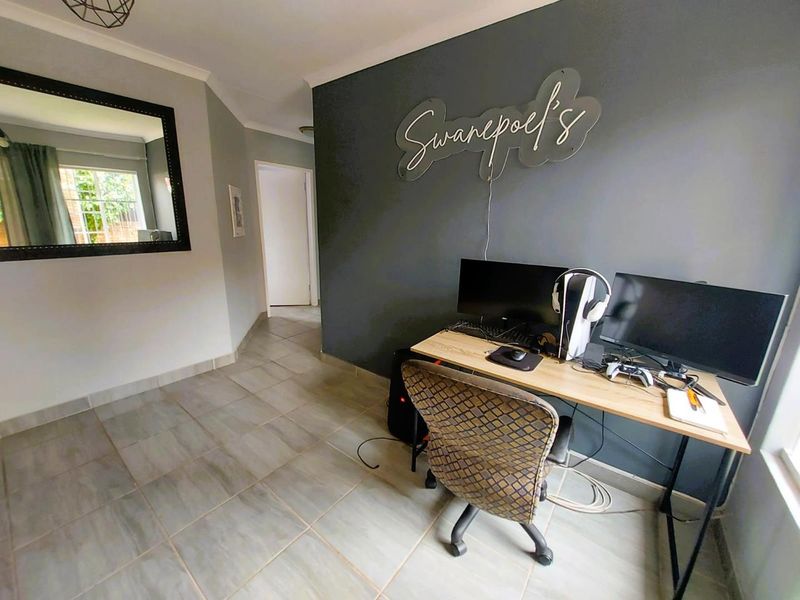 Modern 2-Bedroom Townhouse in Garsfontein – Secure Estate Living - Photo 6