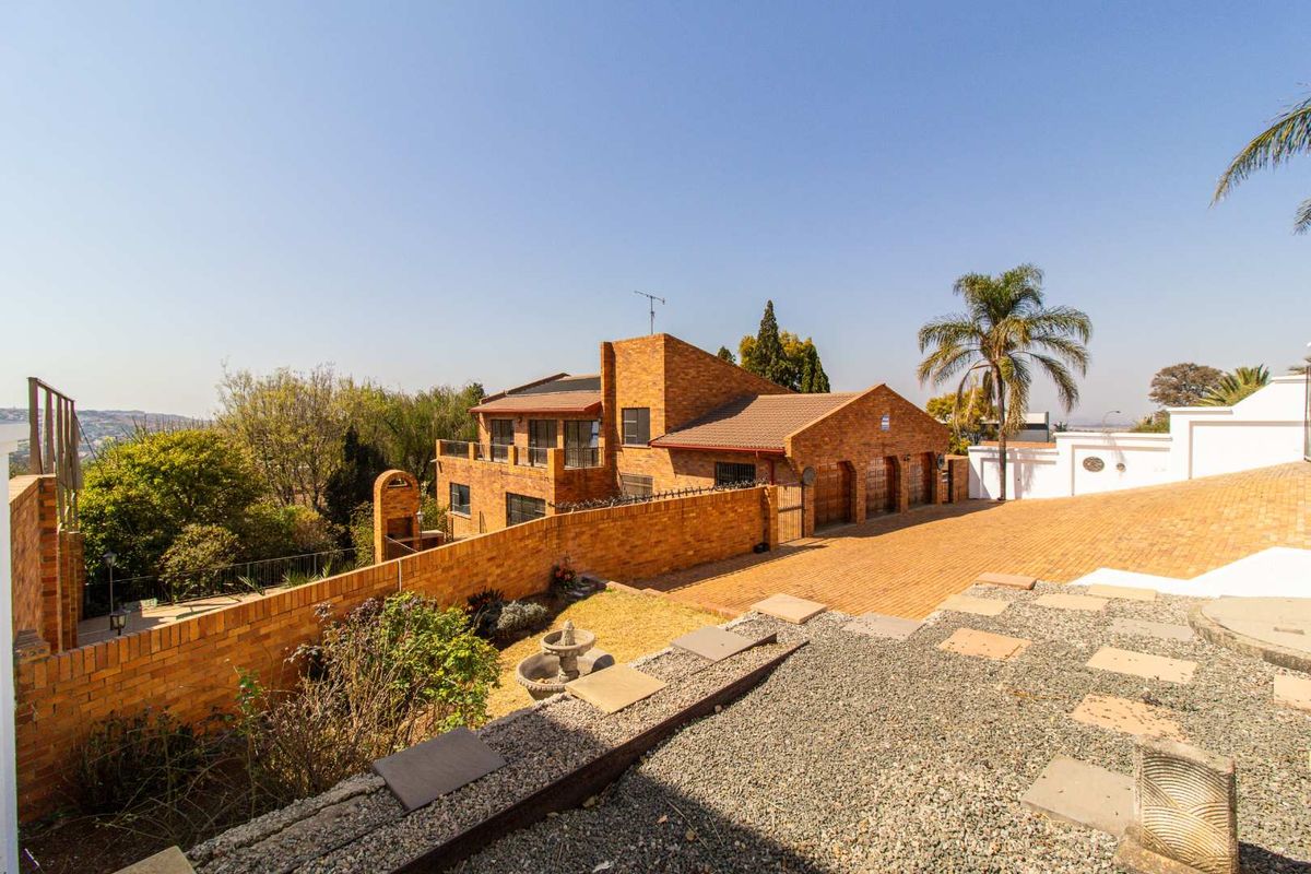 Elegant Face Brick Home with Solar Pool & Built-In Braai - Photo 2