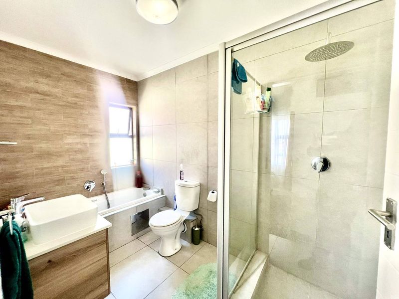 Modern Elegance: 1-Bedroom Gem with Balcony & Braai - Photo 6