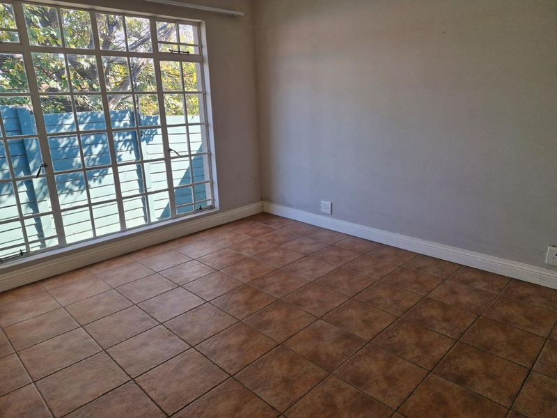 Spacious private cottage on North road in Morningside - Photo 8