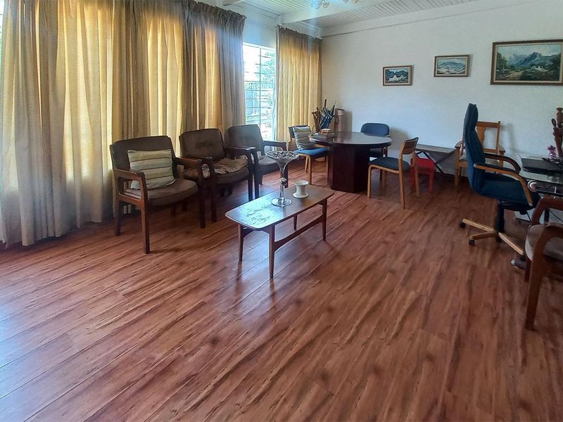 Fully Off-the-Grid Spacious 3/4-Bedroom Family Home in Secure Boomed-Off Area in Edleen - Photo 6