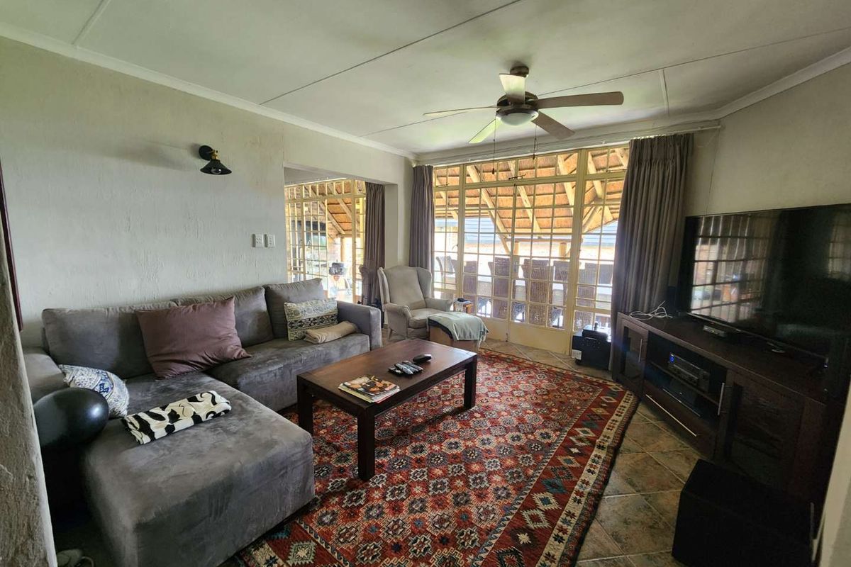 Dream home on the Vaal Dam - Photo 3