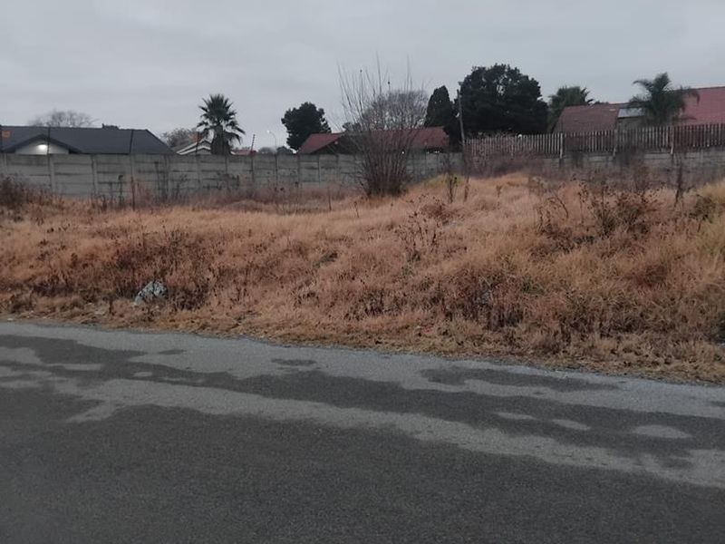 Large vacant land available for sale. - Photo 4
