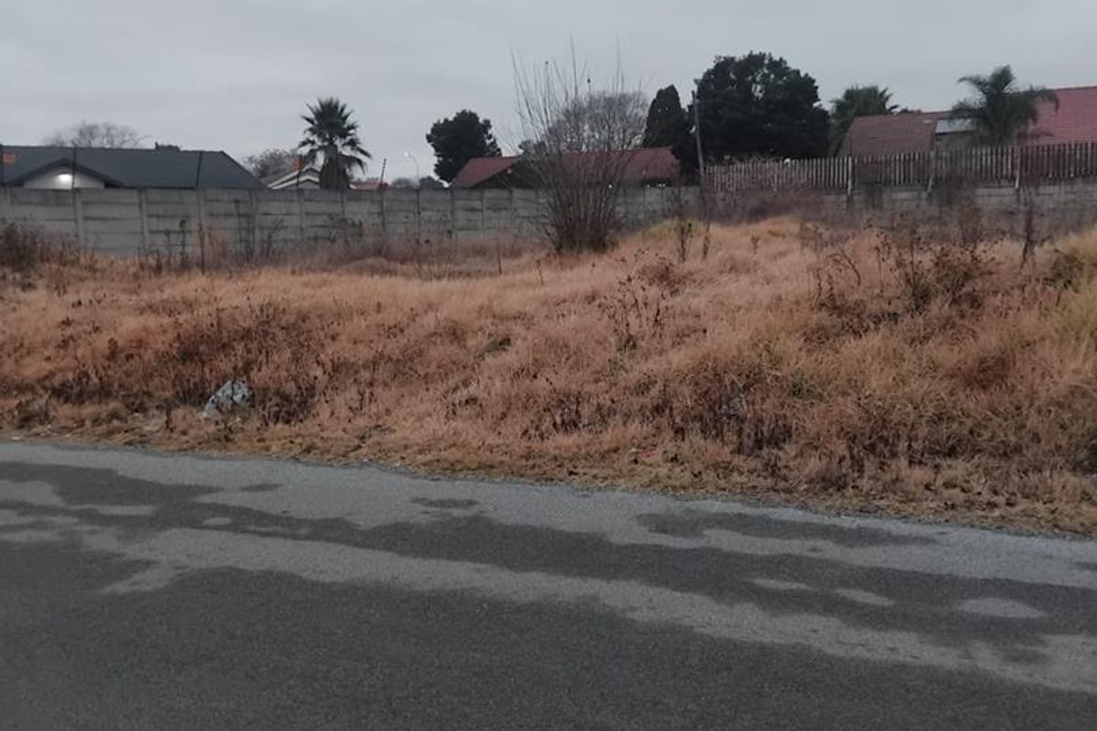 Large vacant land available for sale. - Photo 4