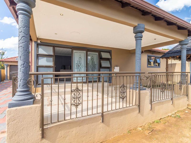 3 Bedroom House for Sale in  Cosmo City - Photo 2