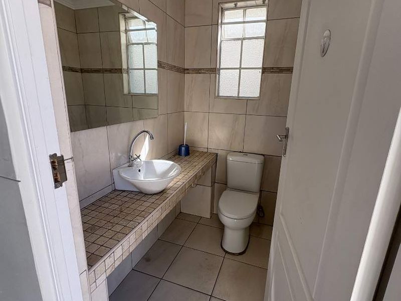 Well-maintained office buildings on a highly visible corner in Independence Avenue - Photo 4