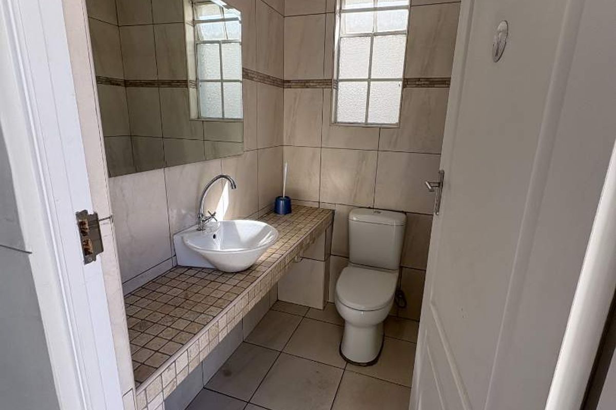 Well-maintained office buildings on a highly visible corner in Independence Avenue - Photo 4