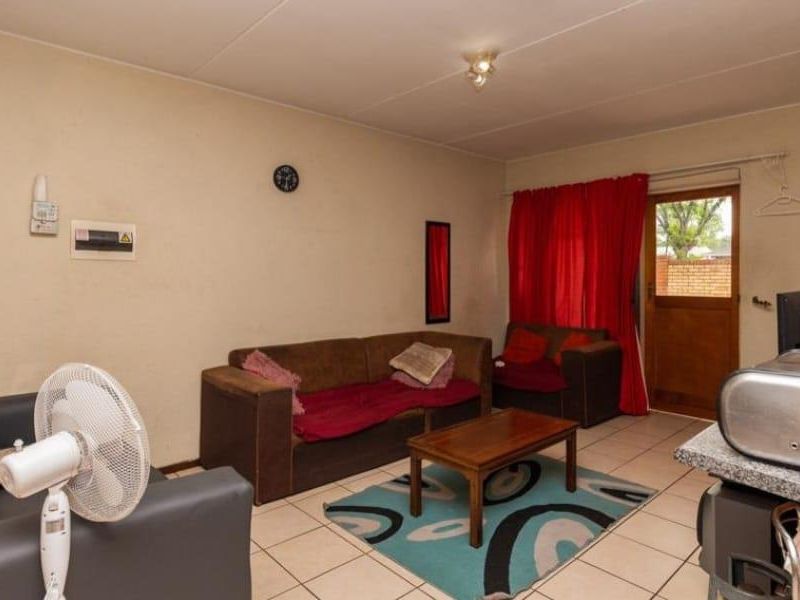 2 Bedroom Apartment for Sale in Pebble Falls - Photo 3
