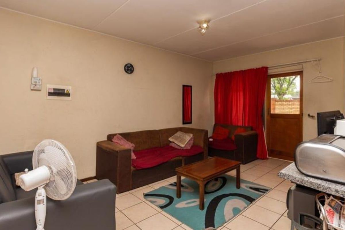 2 Bedroom Apartment for Sale in Pebble Falls - Photo 3