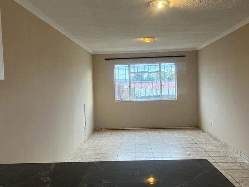 New renovated Two bedroom flat for sale in Katutura - Photo 3