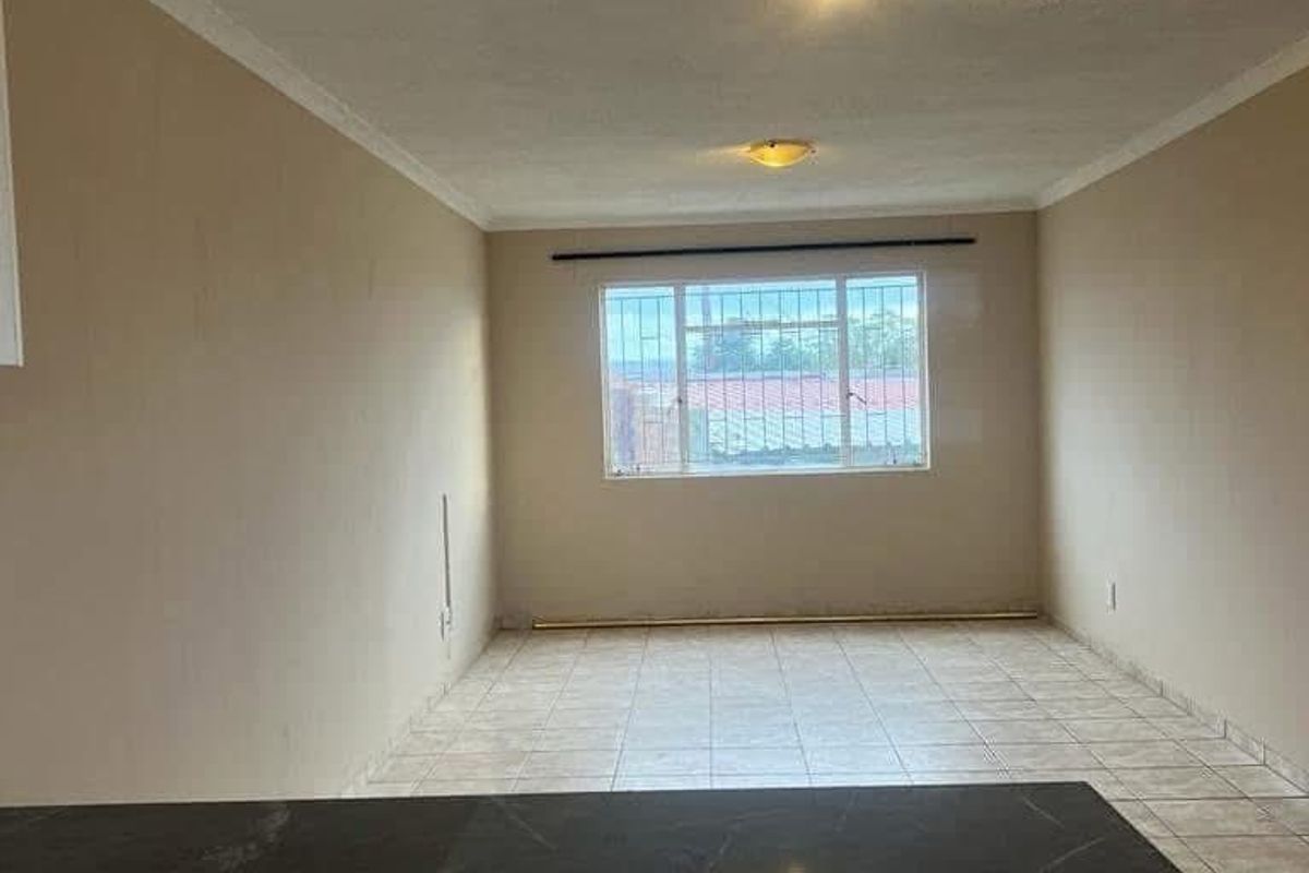 New renovated Two bedroom flat for sale in Katutura - Photo 3