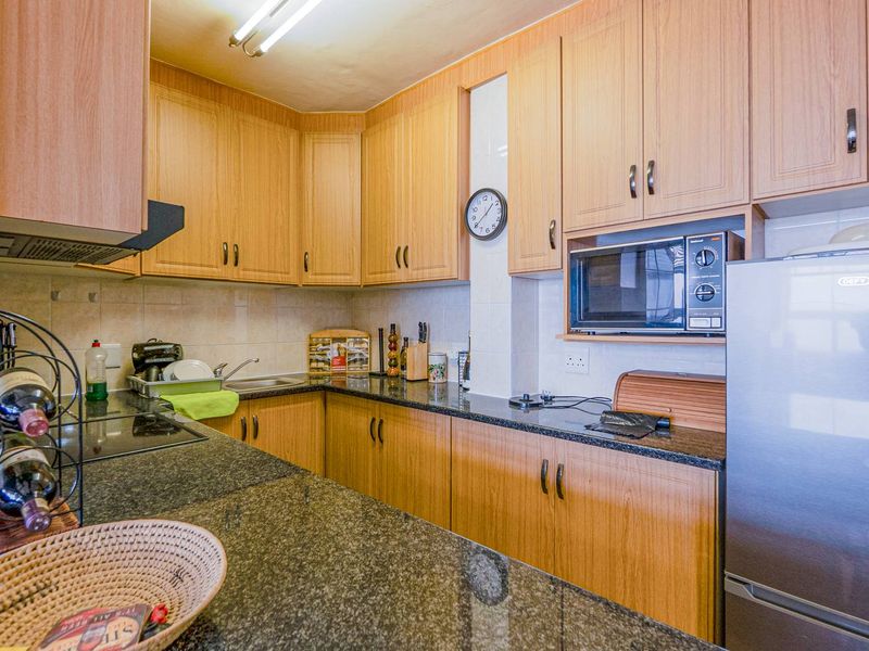 Seaview Apartment | Views from Bedrooms & Living Area | R9 000 - Photo 9