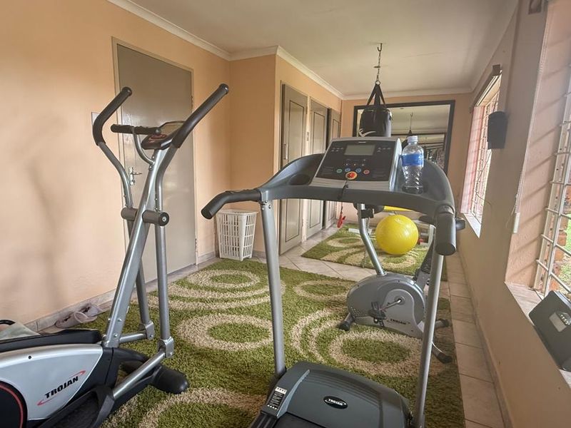 Discover your dream home in the heart of Bloubosrand - Photo 10