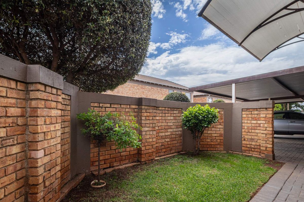 3 Bed 2.5 Bath Duplex To Let in Wilgeheuwel - Photo 3