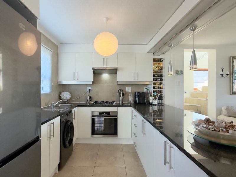 2 Bedroom Unfurnised Apartment in Mariners Village - Photo 9