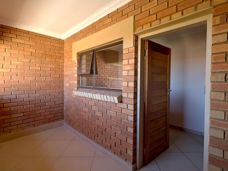 Spacious, ultra-modern 3 bedroom 1st Floor Apartment - Photo 6
