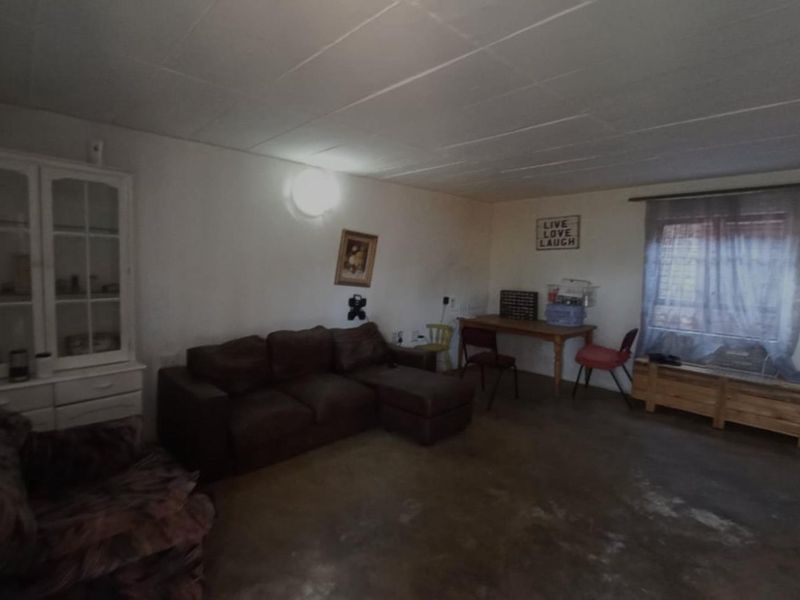 3 Bedroom House for Sale in Daspoort, Pretoria - Photo 2