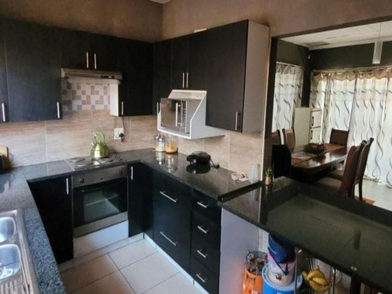 Priced to sell property - Photo 2