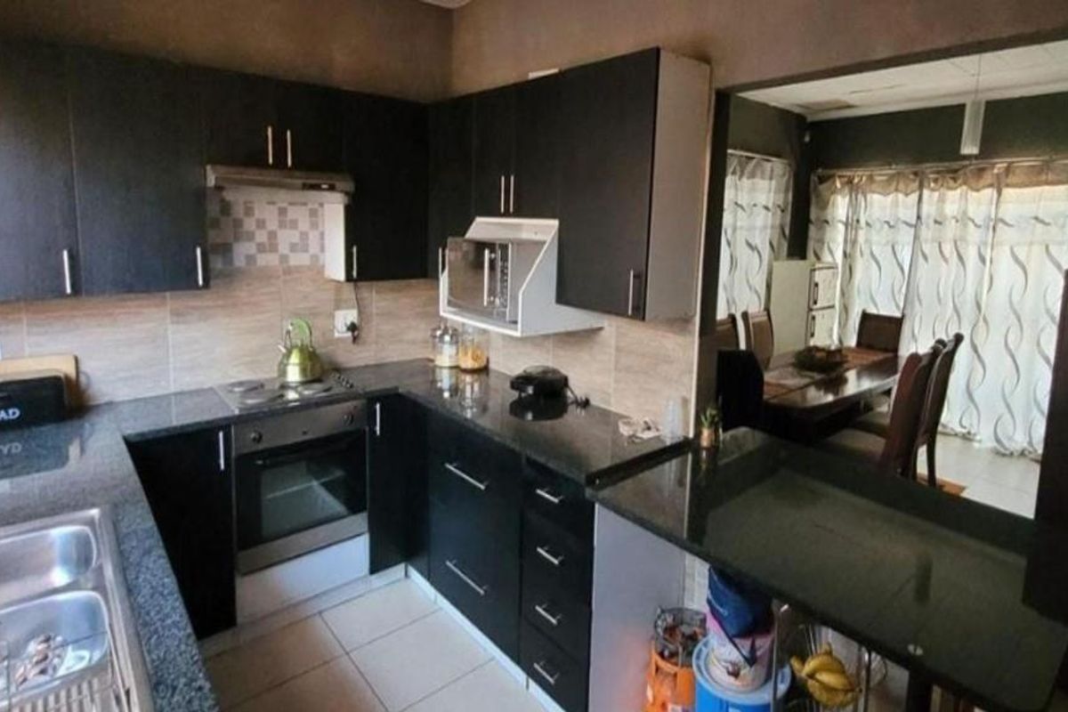 Priced to sell property - Photo 2