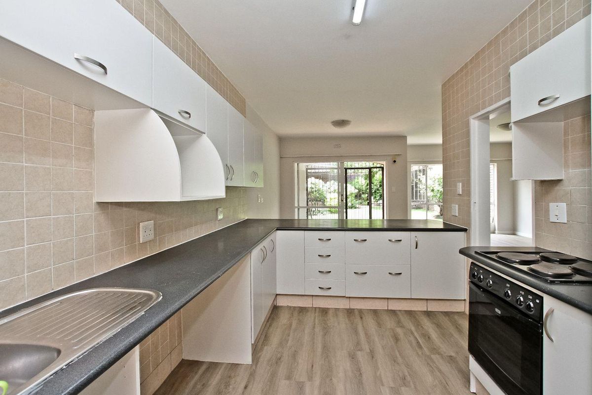 Garden Duplex Centrally Located! - Photo 4