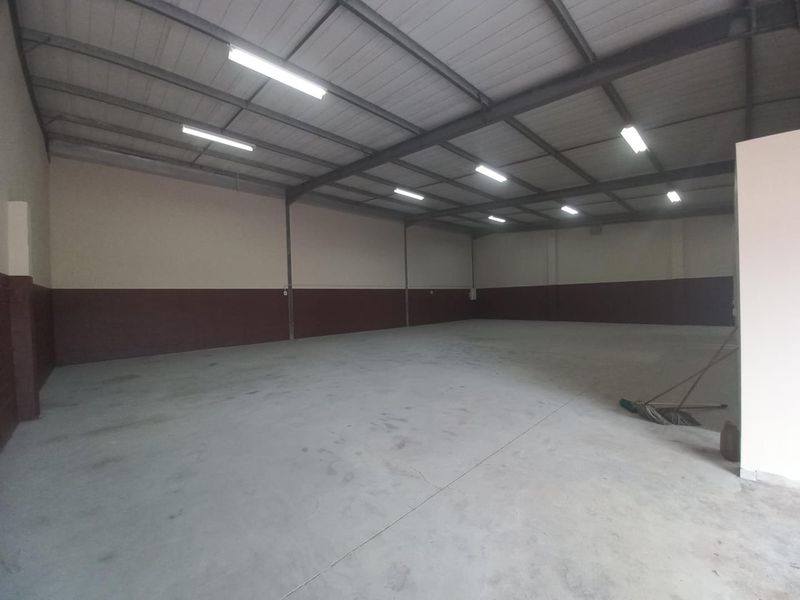 Immediate Rental – Secure Industrial Property with Workshop & 3-Phase Power - Photo 5