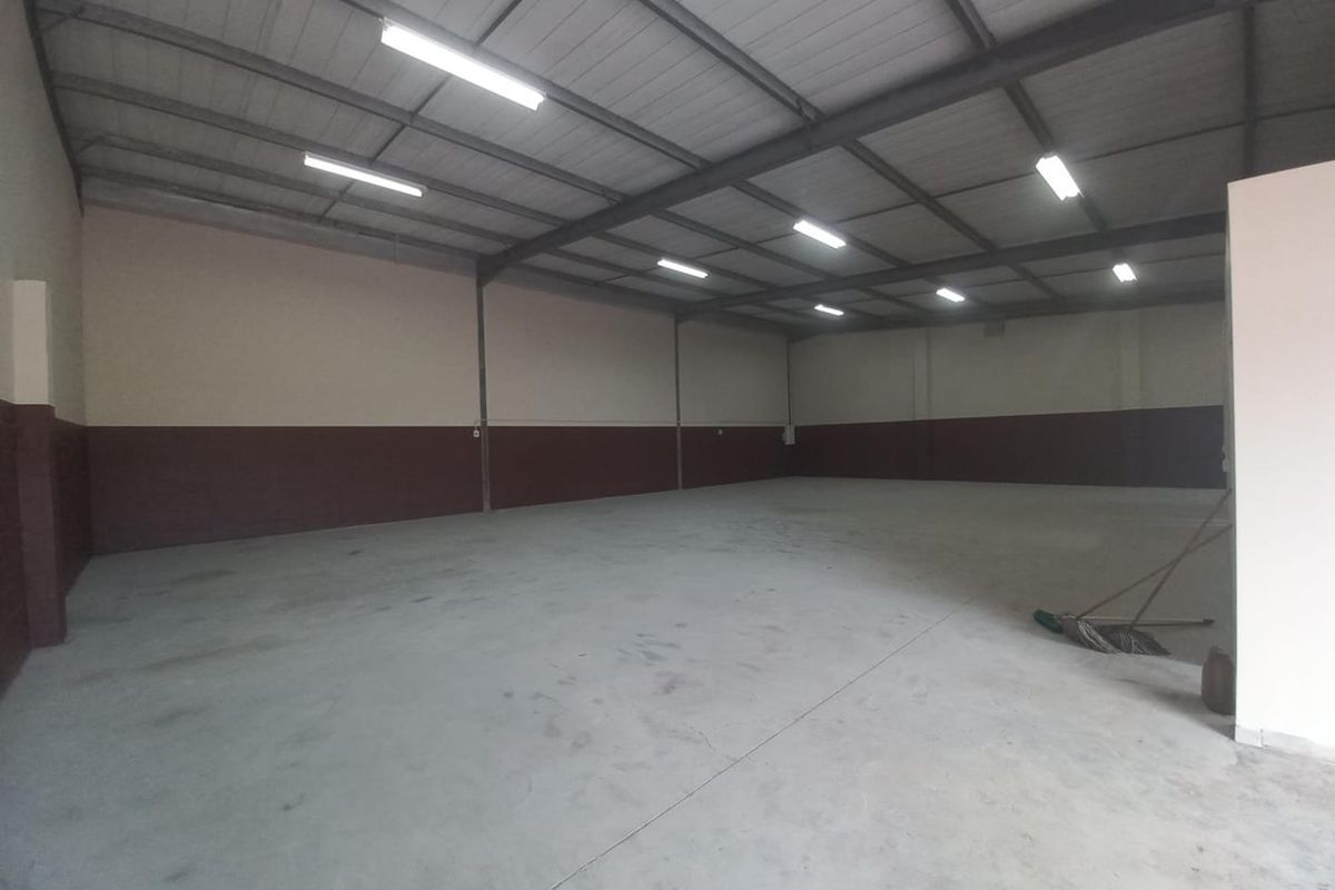 Immediate Rental – Secure Industrial Property with Workshop & 3-Phase Power - Photo 5