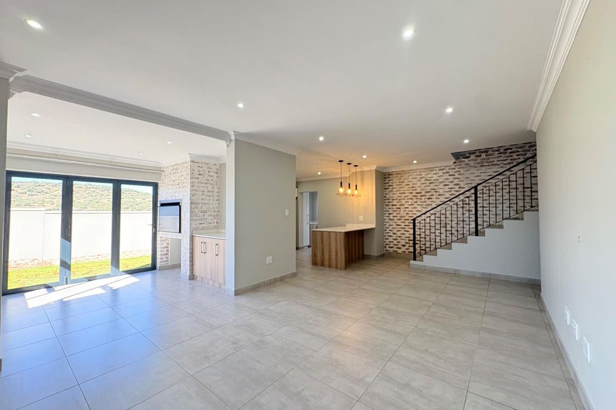 Modern, Stylish Townhouse Woodland Hills – Bergendal - Photo 2