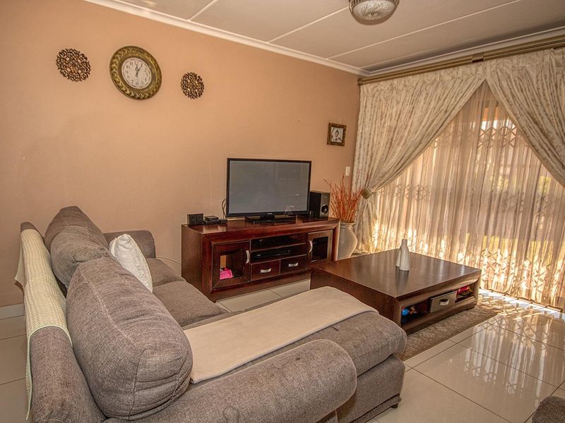 Meyersig family home ready for you! - Photo 8