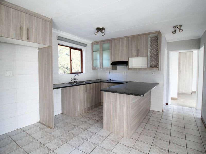 Sunny and spacious - Photo 4