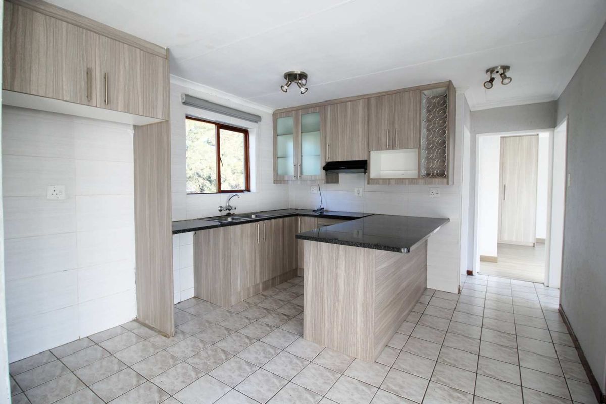 Sunny and spacious - Photo 4