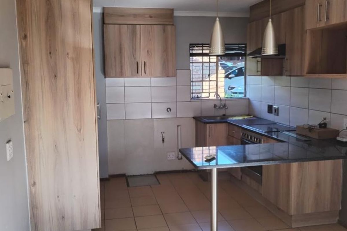 Modern 2 Bedroom Unit - Photo 2