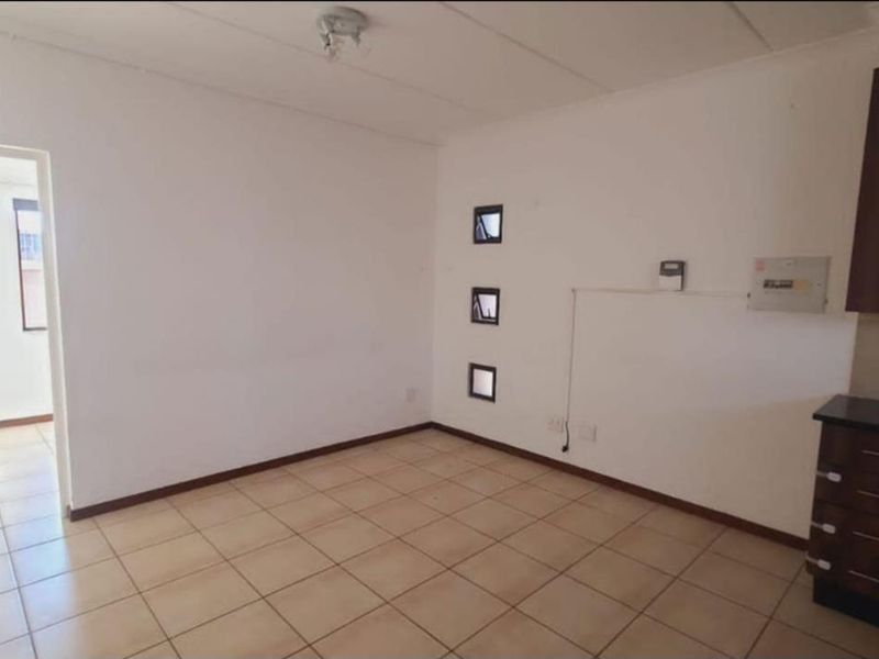 2 Bedroom Apartment for sale in helderwyk estate - Photo 2