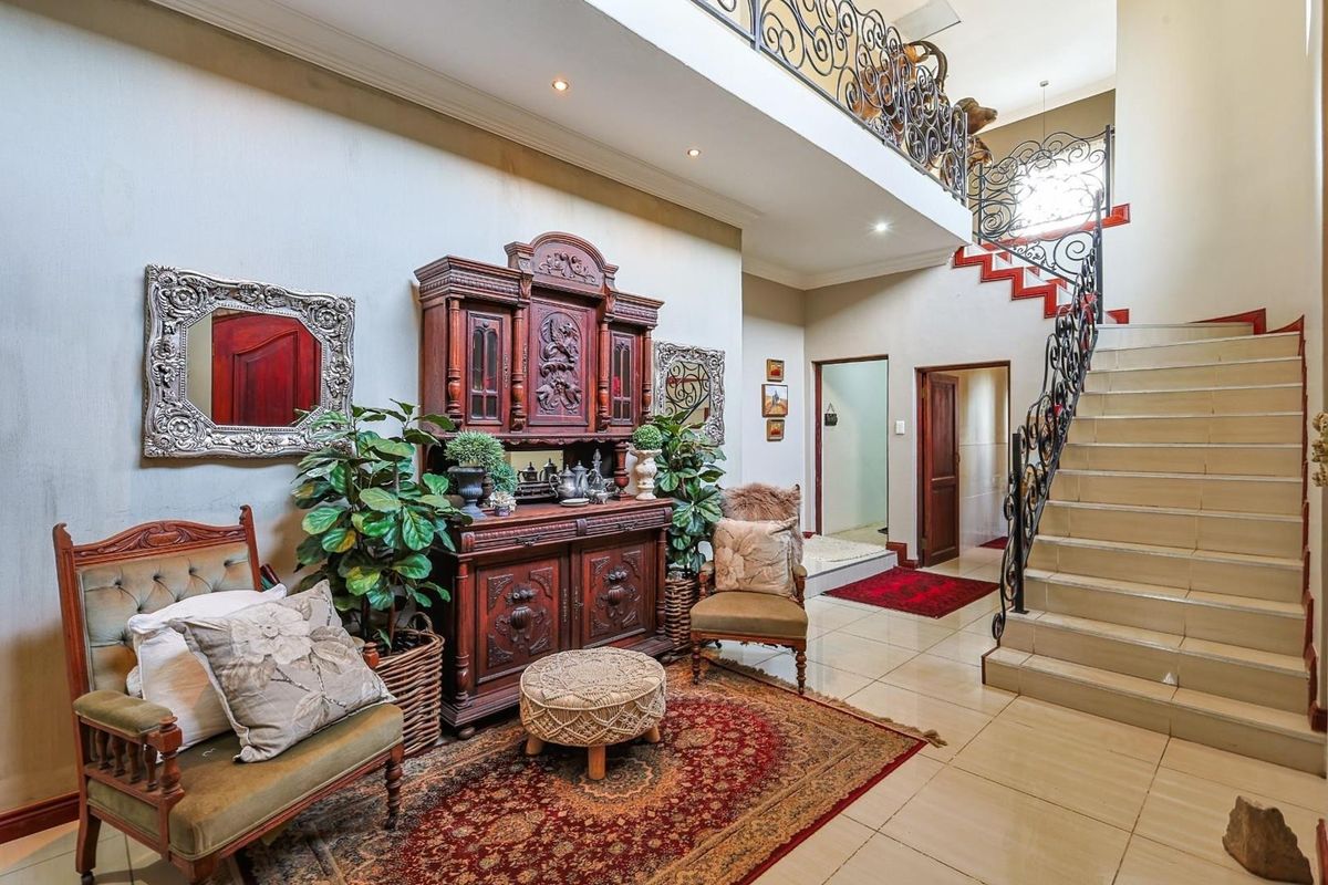 Timeless Luxury in Waterkloof Golf Estate - Photo 3