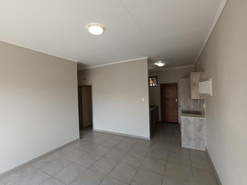 AMBERFIELD - 2 BEDROOM APARTMENT IN SECURE ESTATE WITH AMENITIES - Photo 8