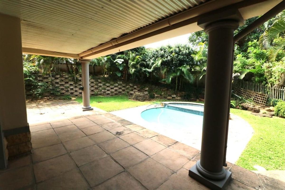 Spacious Umhlanga Townhouse with Pool Oasis - Photo 3
