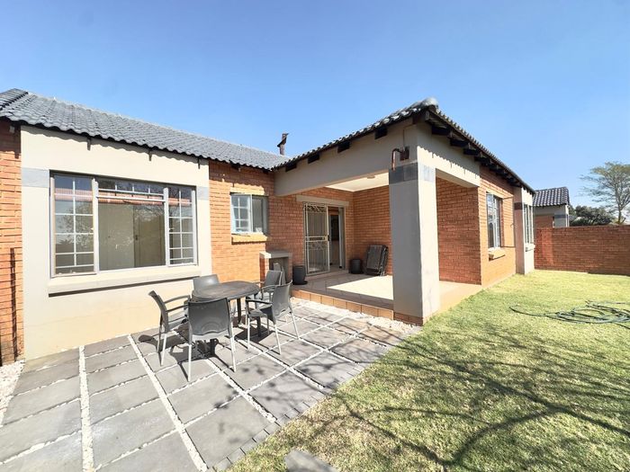 Property #2518375, Townhouse Rental Monthly in Mooikloof Ridge